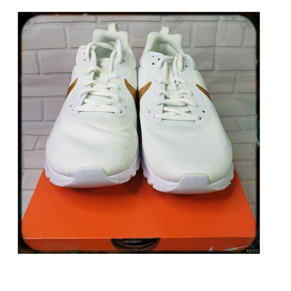 gold nike shoes boys